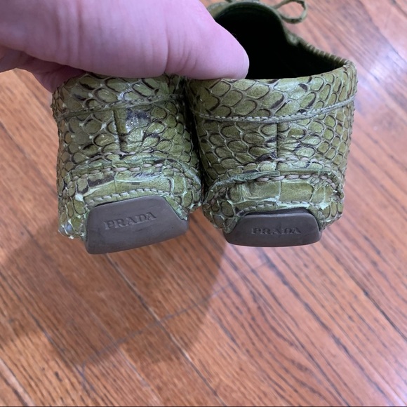 ⚡️⚡️⚡️ PRADA Green Snakeskin Loafers with Gold Logo - Picture 4 of 6
